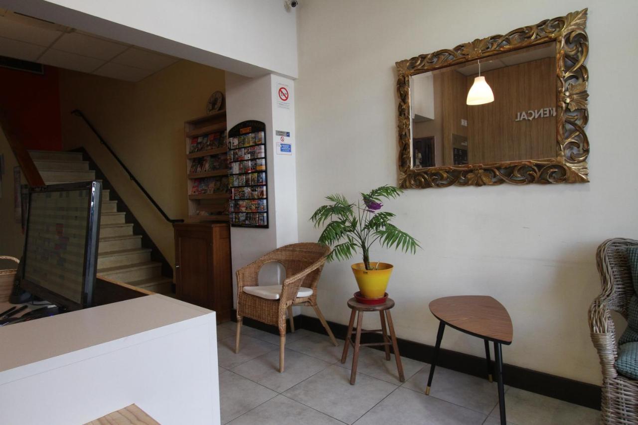 Le Provencal Hotell Tarascon Exteriör bild